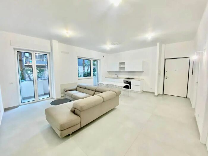 Appartamento quadrilocale in affitto in Via Zanardelli, Bari