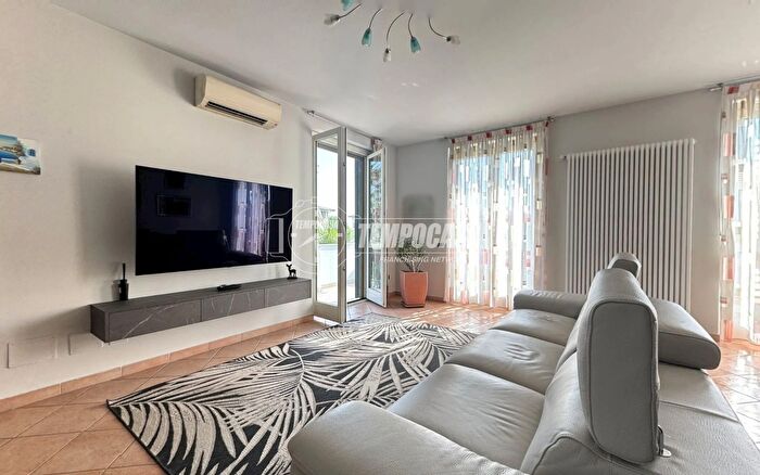 Casa con 5 locali in vendita in Via Tiziano, Sedriano