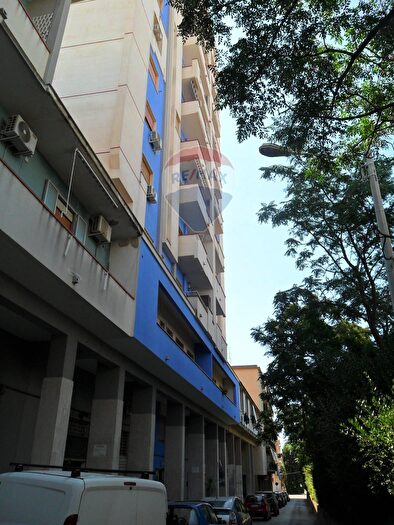 Appartamento con 8 locali in vendita in Via Tenente Lilly Bennardo, Caltanissetta