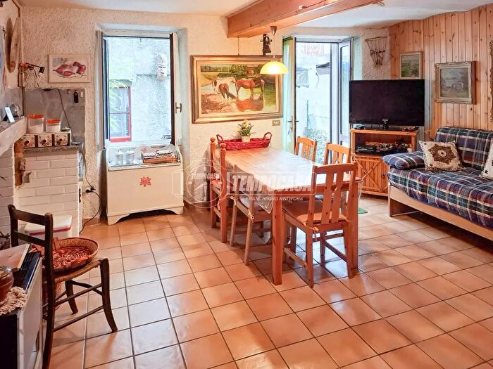 Appartamento trilocale in vendita in Piazza Gerolamo Pratobevera, Sormano