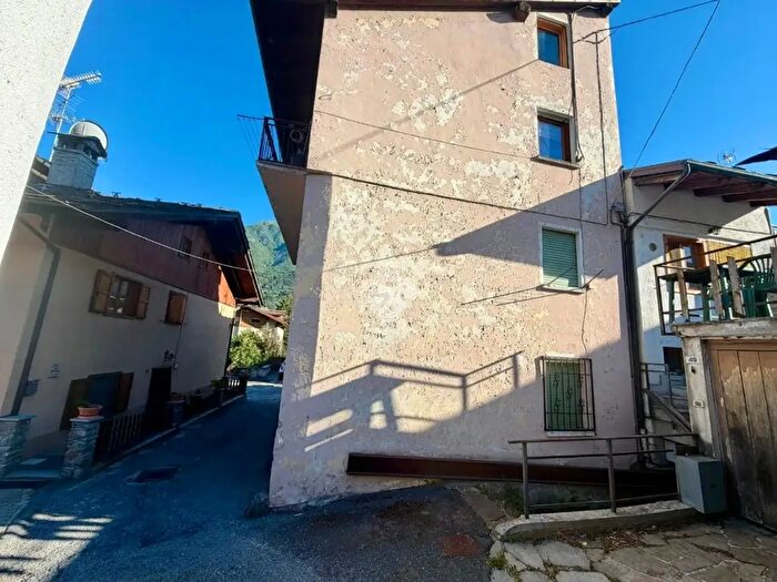 Appartamento trilocale in vendita in Via Roma, Quart