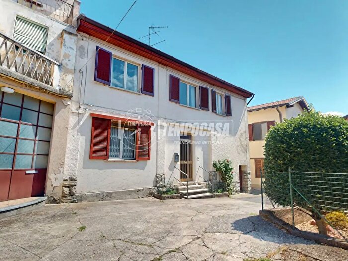 Casa con 7 locali in vendita in Vicolo Lucini, Solbiate con Cagno