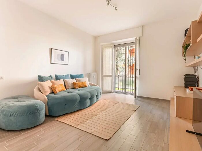 Appartamento trilocale in vendita in Via Giuseppe Garibaldi, Barlassina