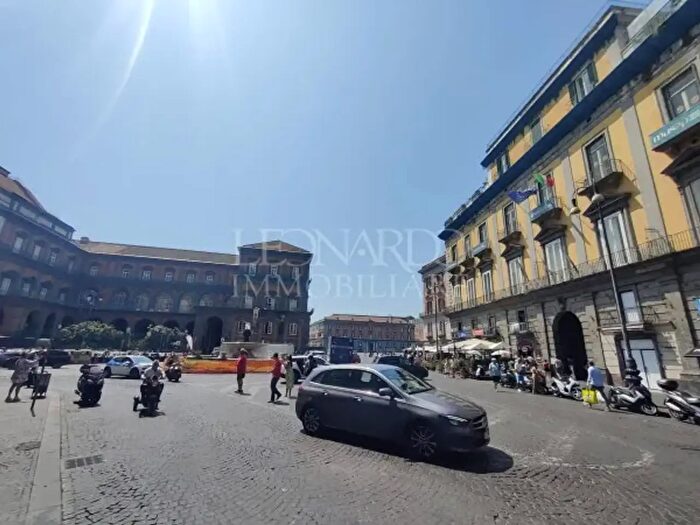 Appartamento con 6 locali in vendita in Via Toledo, Napoli