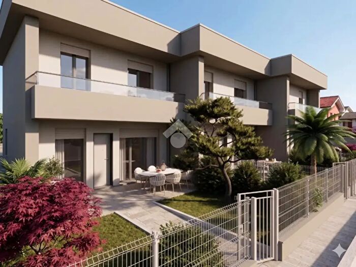 Casa quadrilocale in vendita in Via Milano, Grezzago