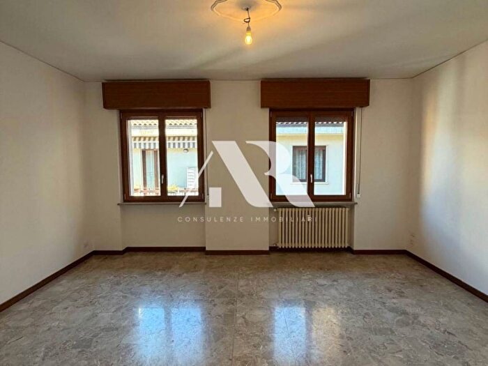 Appartamento trilocale in affitto in Via Guglielmo Marconi, Valverde, Verona