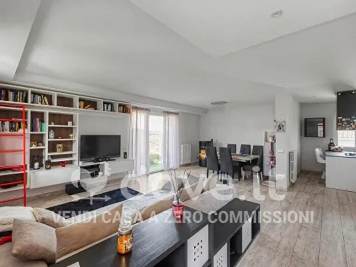 Casa trilocale in vendita in Via Campaccio, Luino