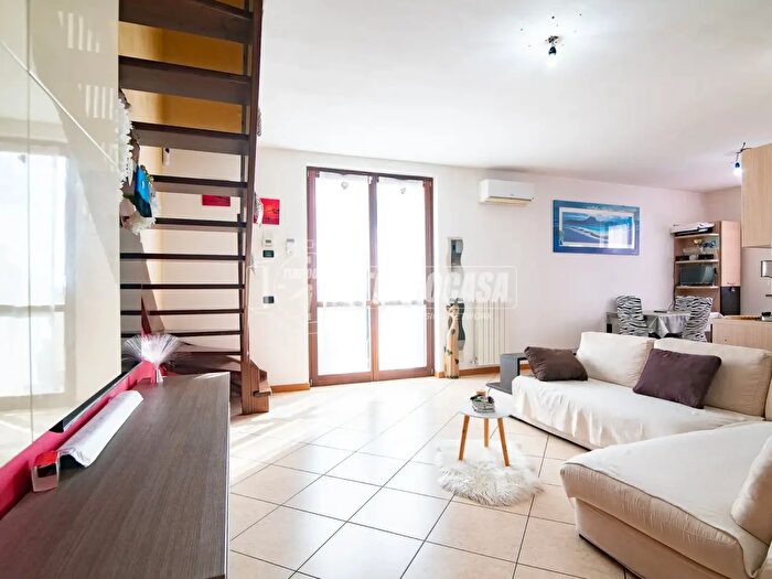 Appartamento trilocale in vendita in Via Italia, Pozzo DAdda