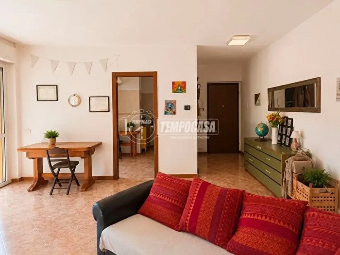 Appartamento trilocale in vendita in Via Guido Rossa, Buccinasco