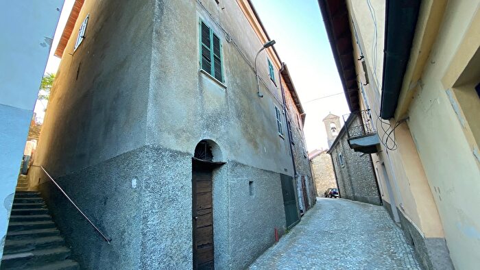 Appartamento quadrilocale in vendita in Via Roma, Ponzone