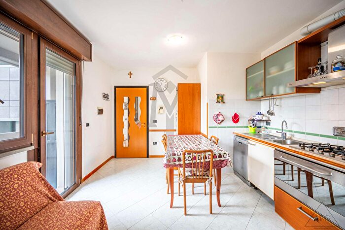 Appartamento quadrilocale in vendita in Via Amos Zanibelli, Reggio Emilia