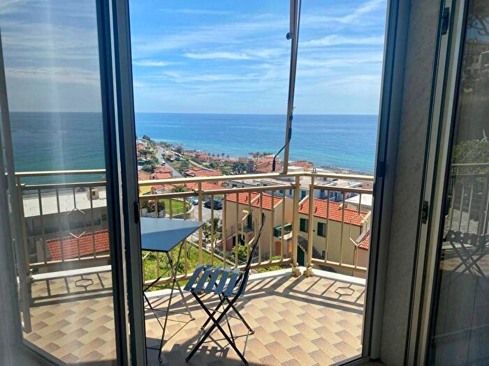 Appartamento trilocale in affitto in Santo Stefano al Mare