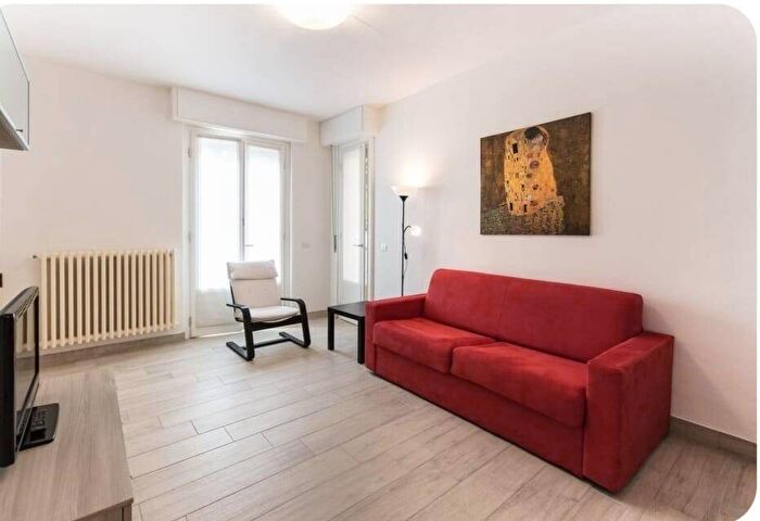 Appartamento trilocale in affitto in Via Crescenzago, Quartiere Feltre, Milano
