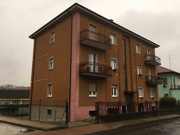 Appartamento trilocale in affitto in Via Renato Bertolotti, Centro, Besozzo