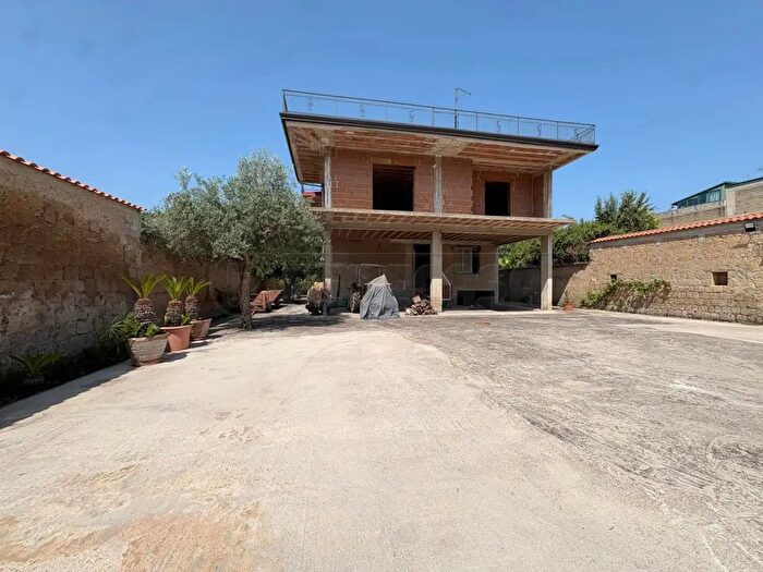 Casa con 10 locali in vendita in Via Santa Caterina, Marcianise