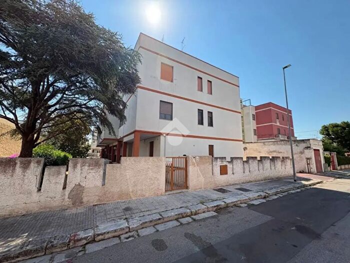 Appartamento trilocale in vendita in Via Farinata degli Uberti, Brindisi