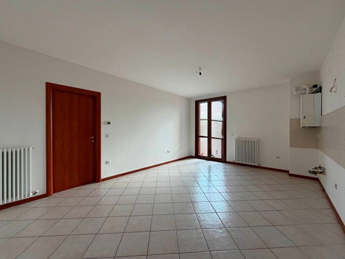 Appartamento trilocale in affitto in Via Giuseppe Garibaldi, Centro, Canneto sull'Oglio