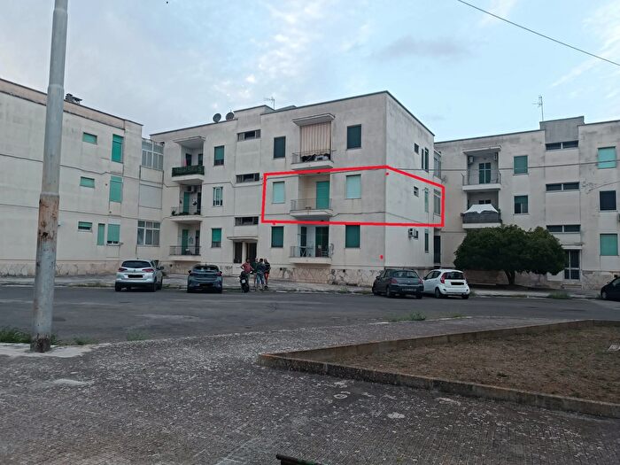 Appartamento quadrilocale in vendita in Piazza John Fitzgerald Kennedy, Maglie