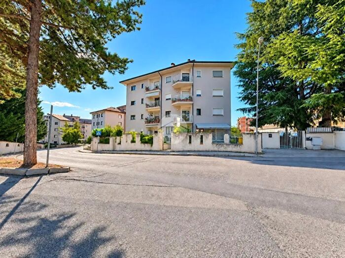 Appartamento trilocale in vendita in Via Giovanni di Vincenzo, L'Aquila