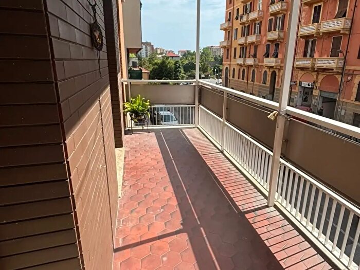 Appartamento trilocale in vendita in Via Don Minzoni, Savona