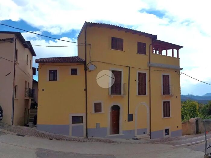 Appartamento con 6 locali in vendita in Via Vittoria Emanuele Secondo, Barisciano