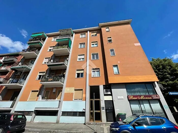 Appartamento trilocale in vendita in Via Ettore Reina, Monza
