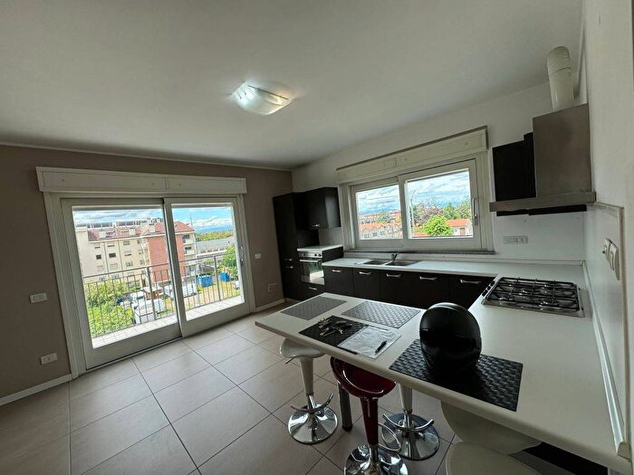 Casa bilocale in affitto in Via Ferré, Santissimi Apostoli, Busto Arsizio