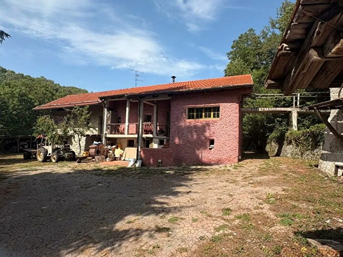 Casa con 14 locali in vendita in Via Repiano, Pontinvrea