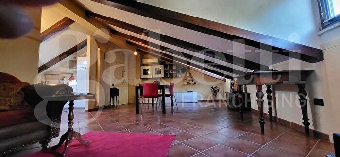 Casa bilocale in vendita in Largo Salon De Provence, Gubbio