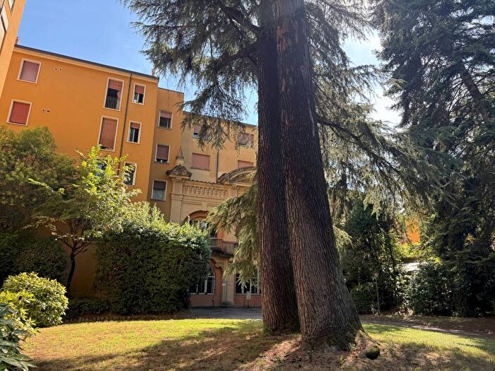 Appartamento trilocale in affitto in via San Petronio Vecchio, Santo Stefano, Bologna