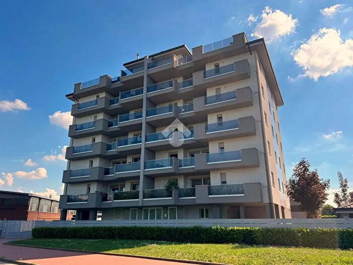Appartamento trilocale in vendita in Via Trieste, San Giuliano Milanese