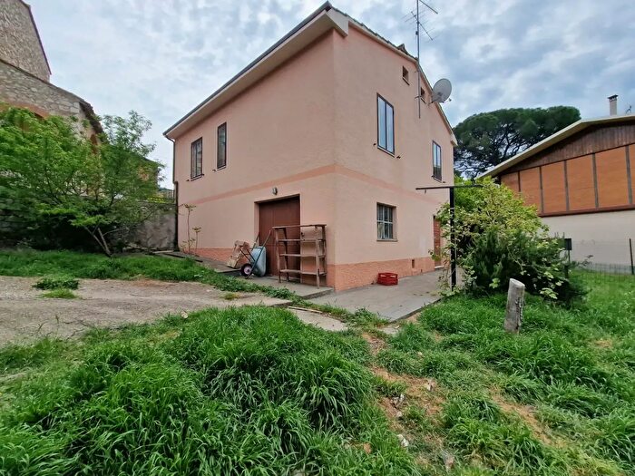 Casa con 6 locali in affitto in Via Madonna dei Pini, Lugnano In Teverina