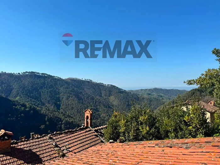 Casa con 8 locali in vendita in Via RedoloLoc Torcigliano, Camaiore
