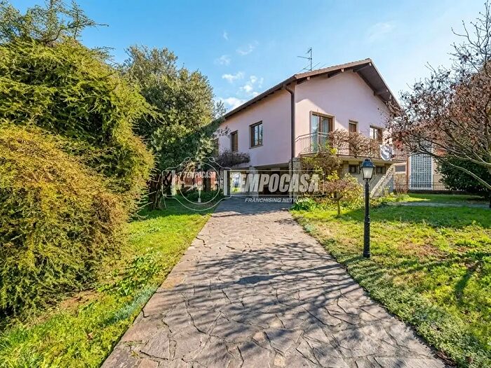 Casa quadrilocale in vendita in Via Alcide De Gasperi, Seriate