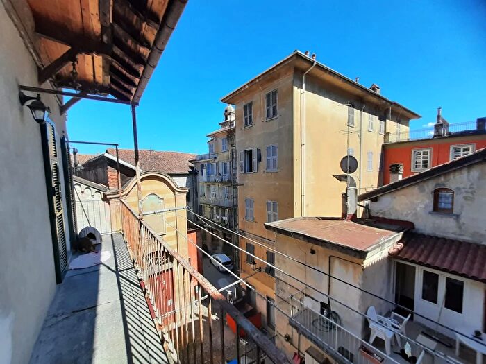 Appartamento con 5 locali in vendita in Piazza Mazzini, Ovada