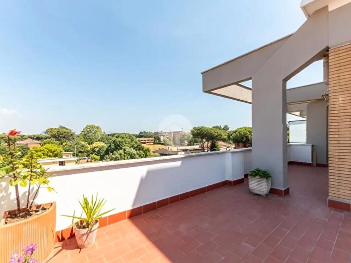 Appartamento con 5 locali in vendita in Via Leon Pancaldo, Roma