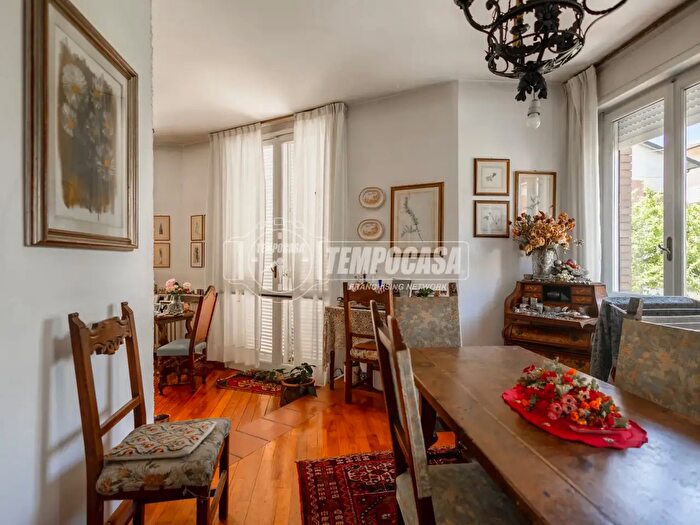 Casa con 5 locali in vendita in Via Ippolito Nievo, Reggio Emilia