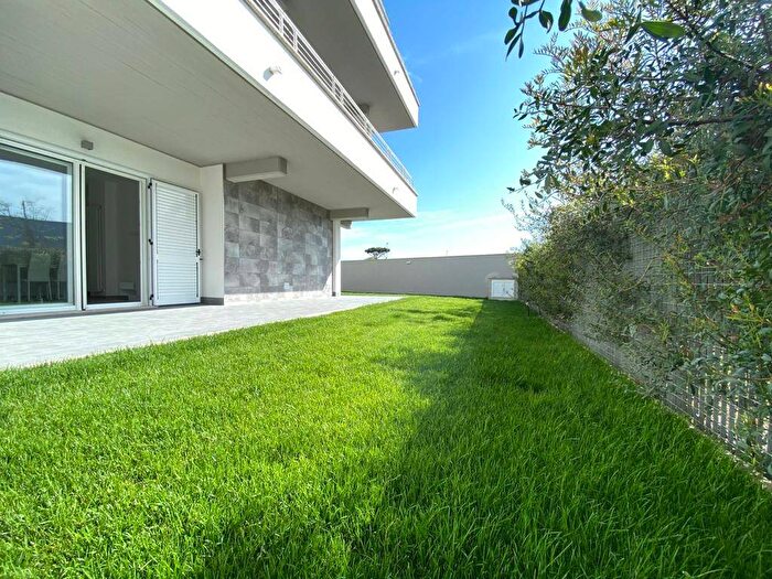 Appartamento trilocale in affitto in Via Porto Ercole, Fregene, Fiumicino