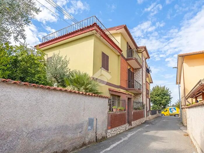 Appartamento trilocale in vendita in Via col di Tenda, Guidonia Montecelio