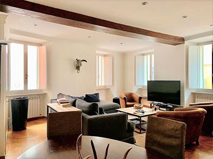 Appartamento trilocale in affitto in Via dei Pastini, Pantheon, Roma