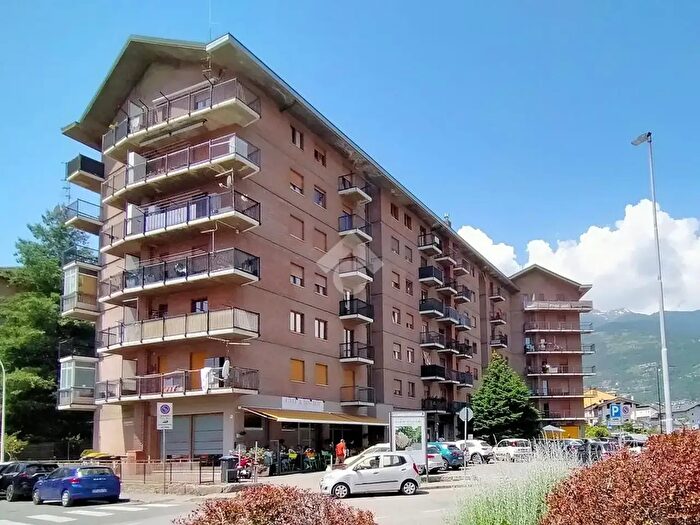 Appartamento quadrilocale in vendita in Strada Montagnayes, Aosta