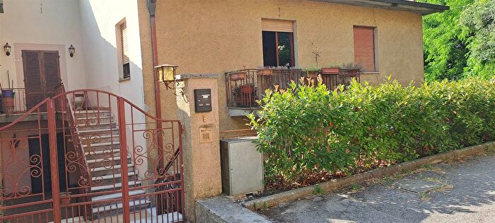 Appartamento con 9 locali in affitto in Scansano