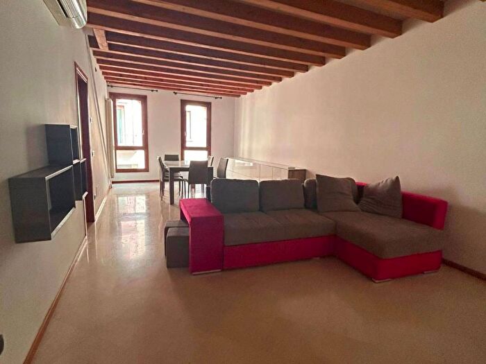 Appartamento quadrilocale in affitto in Via San Nicolò, San Nicolò, Treviso