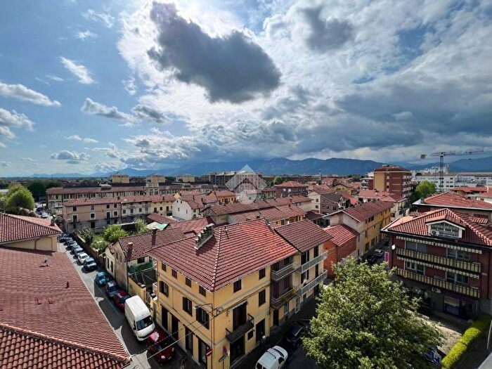 Appartamento trilocale in affitto in Via Roma, Centro, Ciriè