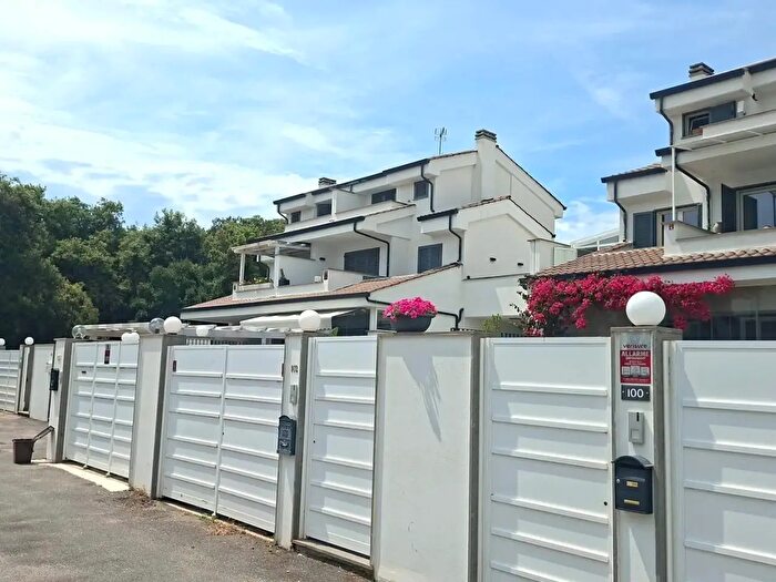 Appartamento quadrilocale in vendita in Via Porto Ercole, Fiumicino