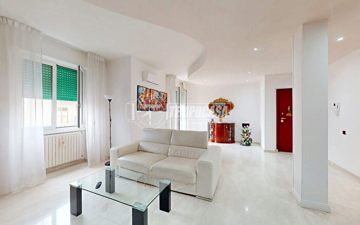 Appartamento quadrilocale in vendita in Via Giovanni Modugno, Bari