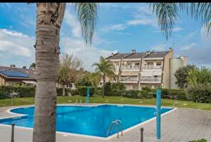 Appartamento trilocale in affitto in Via Salorno, Infernetto, Roma