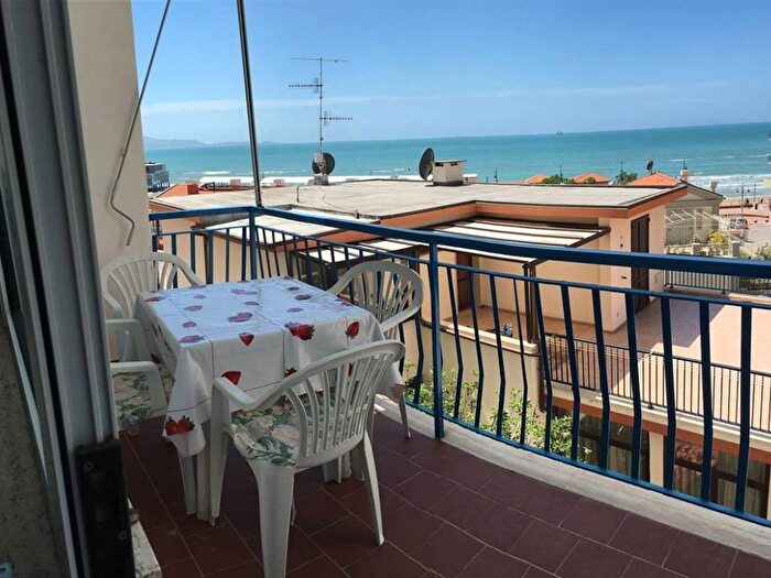 Appartamento quadrilocale in affitto in Via Buozzi, Centro, Follonica