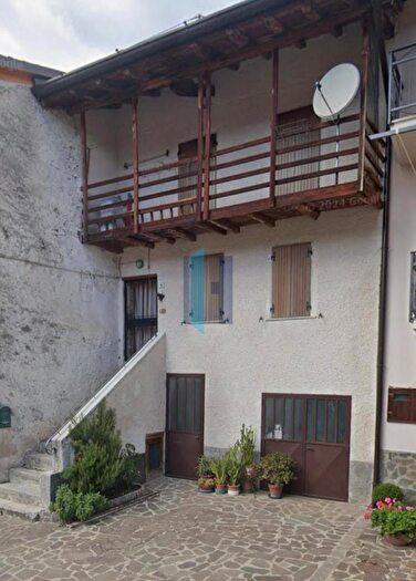 Casa quadrilocale in vendita in Via Dossello, Capovalle