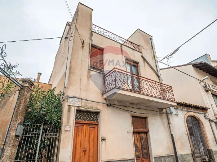 Casa quadrilocale in vendita in Via Vittorio Veneto, Grammichele